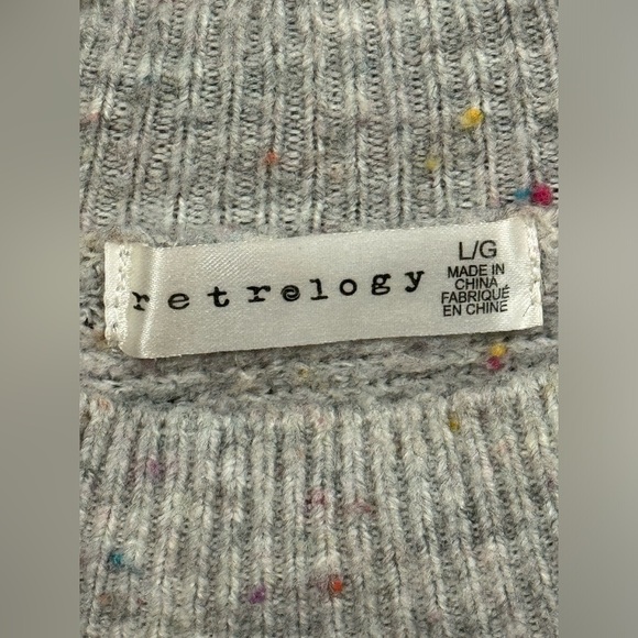 Retrology ladies classic crewneck grey speckled Sweater. Large. Like new! EUC! - Picture 2 of 5